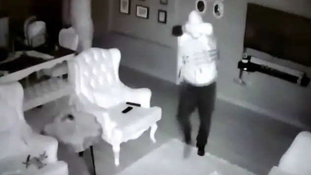 Çelik yelekli hırsız kamerada !