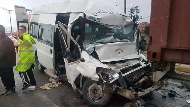 Cenaze dönüşü kaza: 14 yaralı