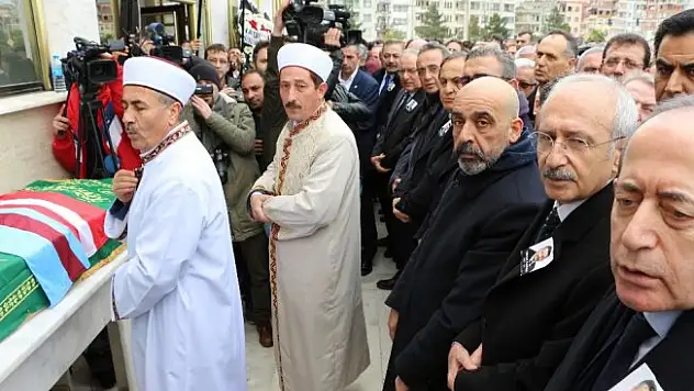 Cenaze törenine Kemal Kılıçdaroğlu da katıldı