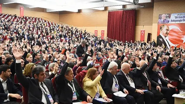 CHP'de 4. madde delegelerin onayından geçemedi