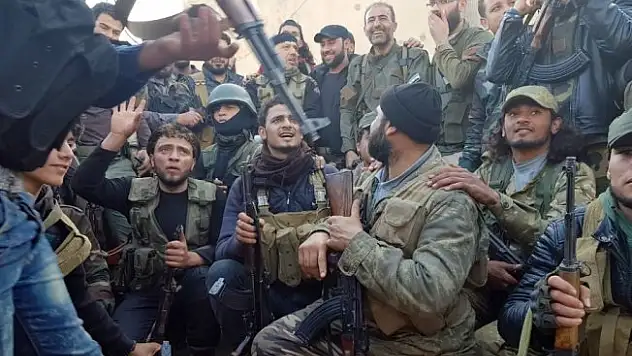 Cinderes'te Mehmetçik ve ÖSO'ya sevgi seli