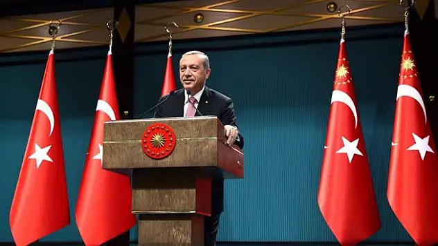 Deniz Selin Üstündağ'ı tebrik etti