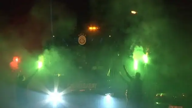Derbi sonrası Galatasaray'a coşkulu karşılama