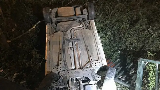 Dereye düşen araçtan sağ çıktı