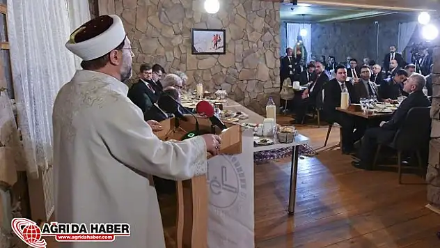 Diyanet İşleri Başkanı Erbaş: 'İhtilaflı konuları ekranlara taşıyan hocalar ve medya vebal altındadır'
