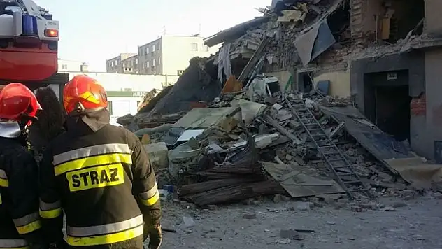 Doğalgaz patladı, bina çöktü: 1 ölü !