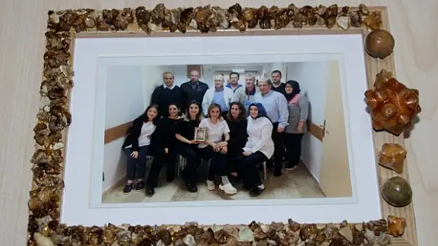 Doktorlardan ilginç fotoğraf çerçevesi