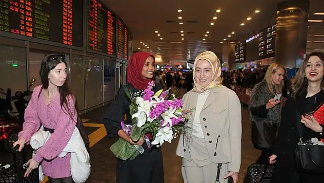 Dünyaca ünlü top model Halima Aden Türkiye'de