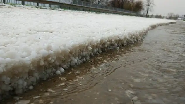 Edirne'de ceviz büyüklüğünde dolu