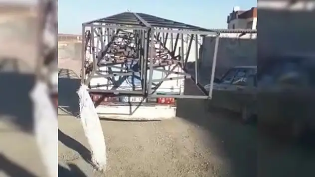 Elektrik direği böyle taşınır mı !