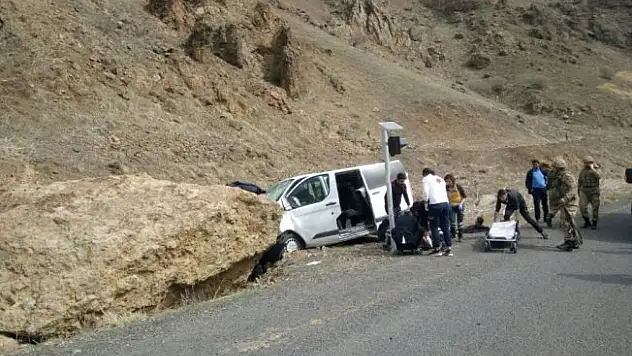 Eleşkirt'te trafik kazası: 5'i asker 7 yaralı