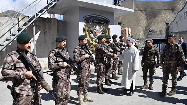 Erbaş'tan Hakkari'de PÖH Şube Müdürlüğünü ziyaret etti