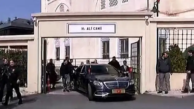 Erdoğan, cuma namazını Hz. Ali Camii'nde kıldı