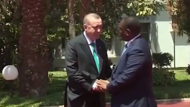 Erdoğan Senegal'de resmi törenle karşılandı