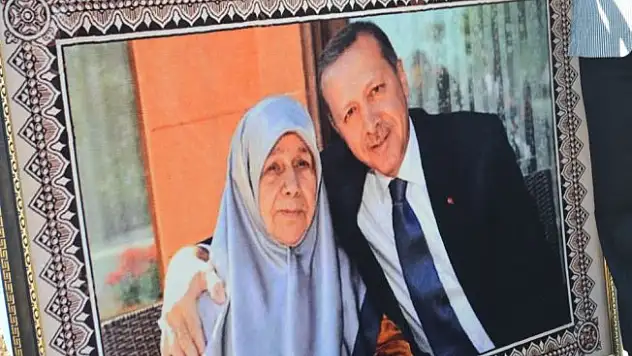 Erdoğan sevdasını halıya dokudu