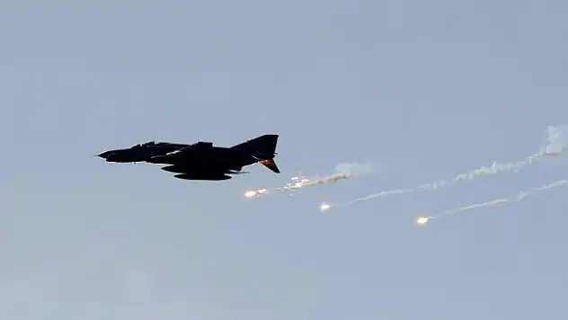 Esed tahliye devam ederken bile bombaladı: 20 ölü!