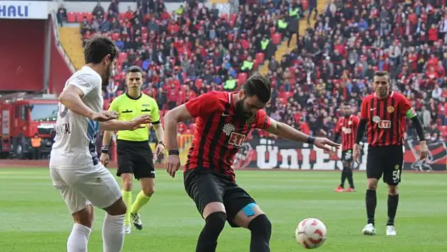 Eskişehir'de 4 gollü  beraberlik
