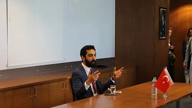 'Facebook duygularımızın yönetilmesine izin veriyor'