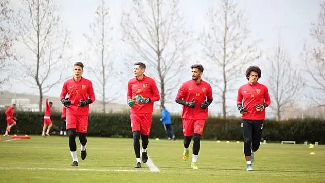 Fenerbahçe maçında kalede kim olacak ?