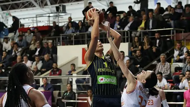 Fenerbahçe son periyotta yıkıldı