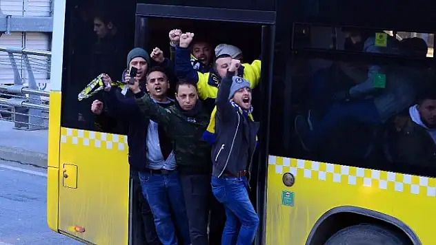 Fenerbahçe taraftarı stada geldi