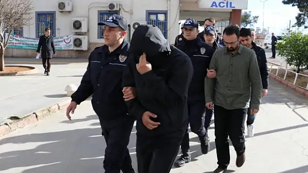 FETÖ'den 17 rütbeli asker gözaltında