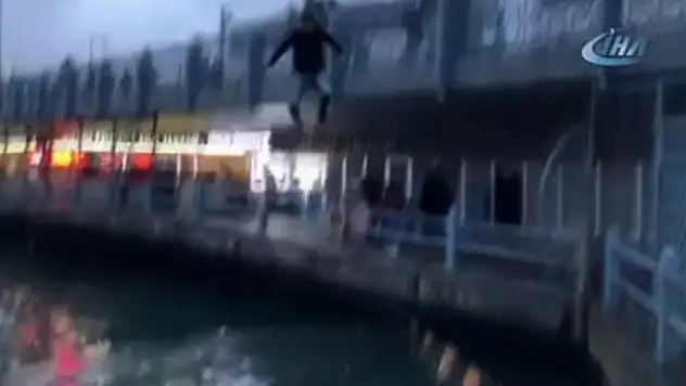 Galata Köprüsü'nden 'empati' atlayışı
