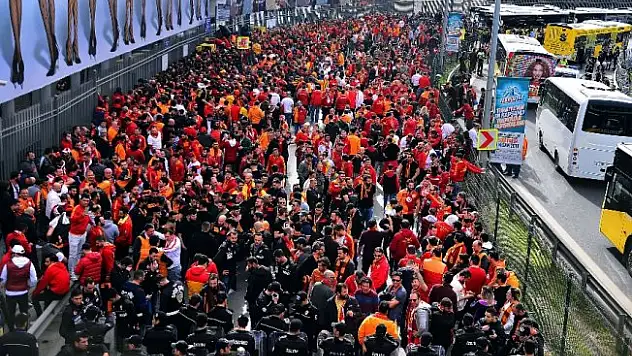 Galatasaray taraftarları Kadıköy'e geldi