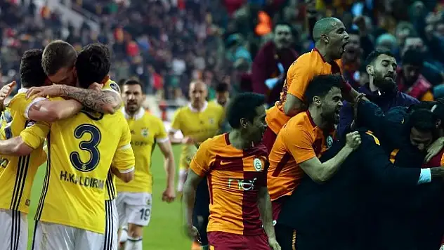 Galatasaray'da 14 futbolcu ilk kez