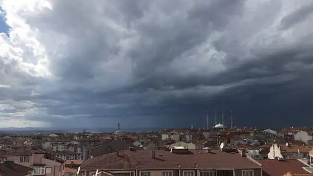 Gökyüzü bir anda karardı, her yer beyaza büründü