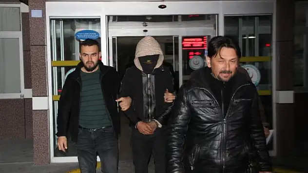 Hırsızlık şüphelisini giydiği kapüşonlu ceketi ele verdi