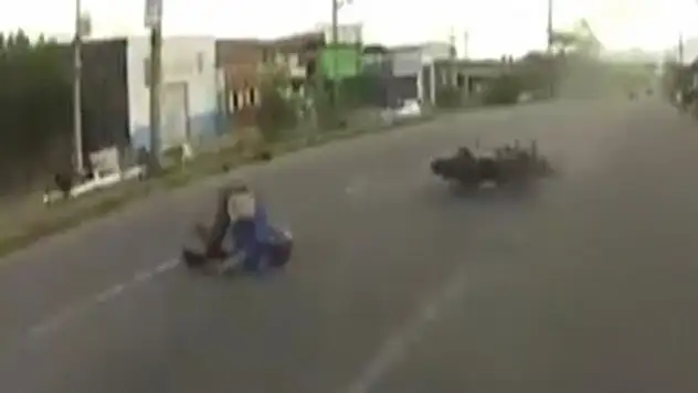 Hız tutkunu motosikletlilerin yarışı faciayla bitti