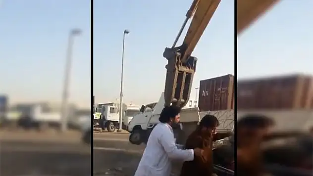 Hurdacıyla tartıştı, aracı hurdaya döndü