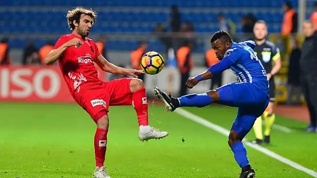 İlk yarı Antalyaspor'un üstünlüğüyle bitti