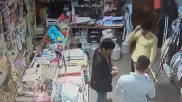 İş yerine giren hırsızı pusu kurarak yakaladı