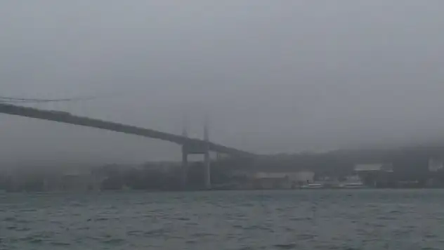 İstanbul Boğazı'nda gemi trafiğine sis engeli