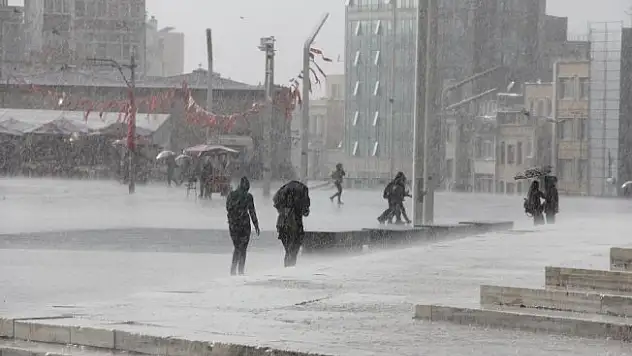 İstanbul'da yağmur etkili oluyor