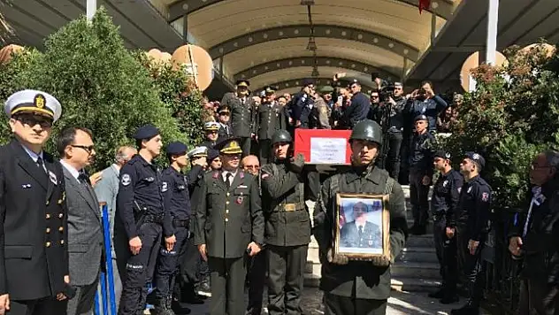 İzmir şehidini son yolculuğuna uğurladı