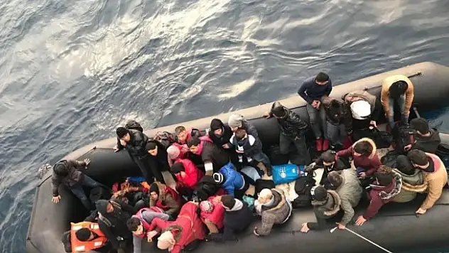 İzmir'de 64 kaçak göçmen yakalandı