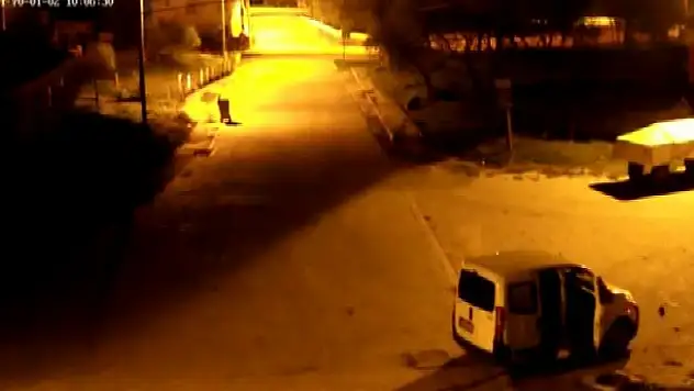 Kablo hırsızları kamerada