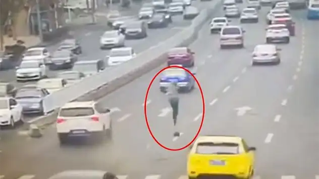 Kadın metrelerce uçtu