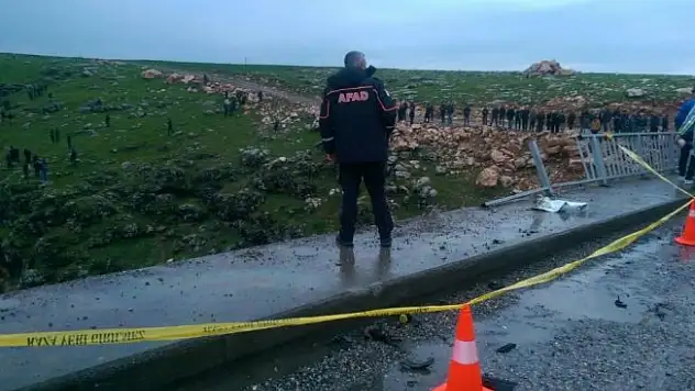Kamyonet çaya uçtu