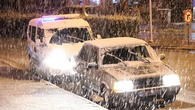 Karaman'da mart kapıdan baktırdı