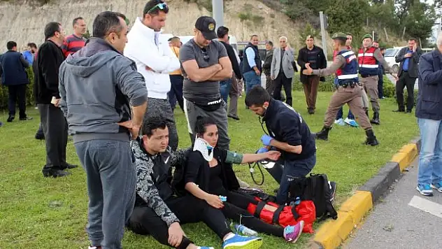 Kontrolden çıkan otomobil minibüse çarptı: 8 yaralı