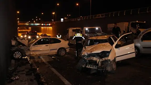 Konya'da zincirleme kaza: 3'ü polis 7 yaralı