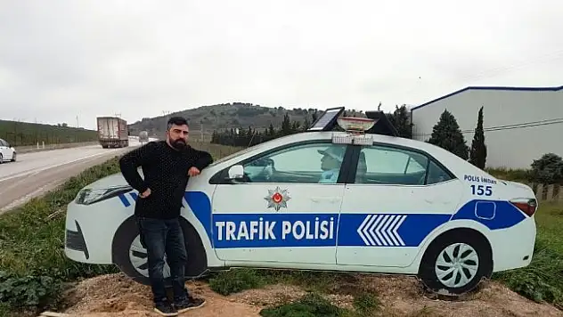 Maketi gerçek sandı, 1.5 saat bekledi