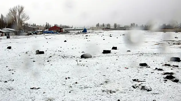 Mart karı Erzurum'u esir aldı
