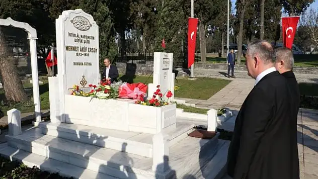 Mehmet Akif Ersoy kabri başında anıldı