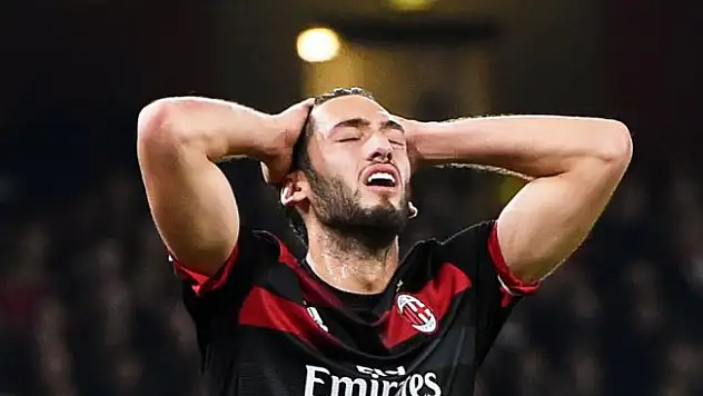 Mesut Özil sevindi, Hakan Çalhanoğlu üzüldü