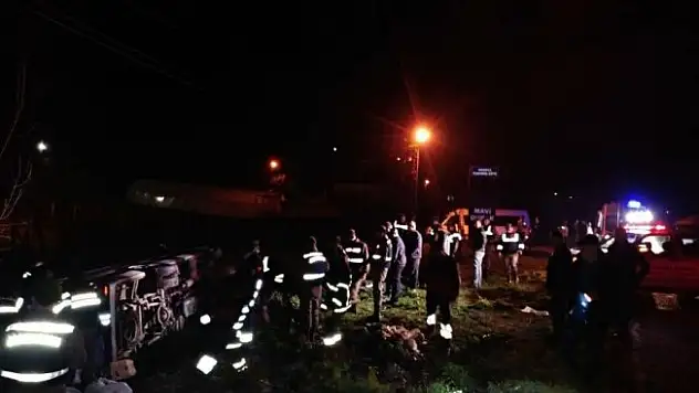 Midibüs şarampole devrildi: 13 yaralı